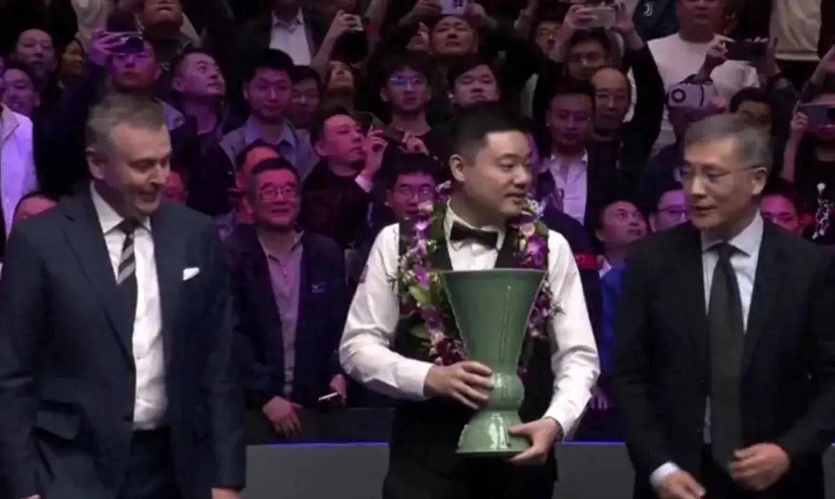 丁俊晖战胜劲敌勇士，晋级之路畅通无阻！的简单介绍
